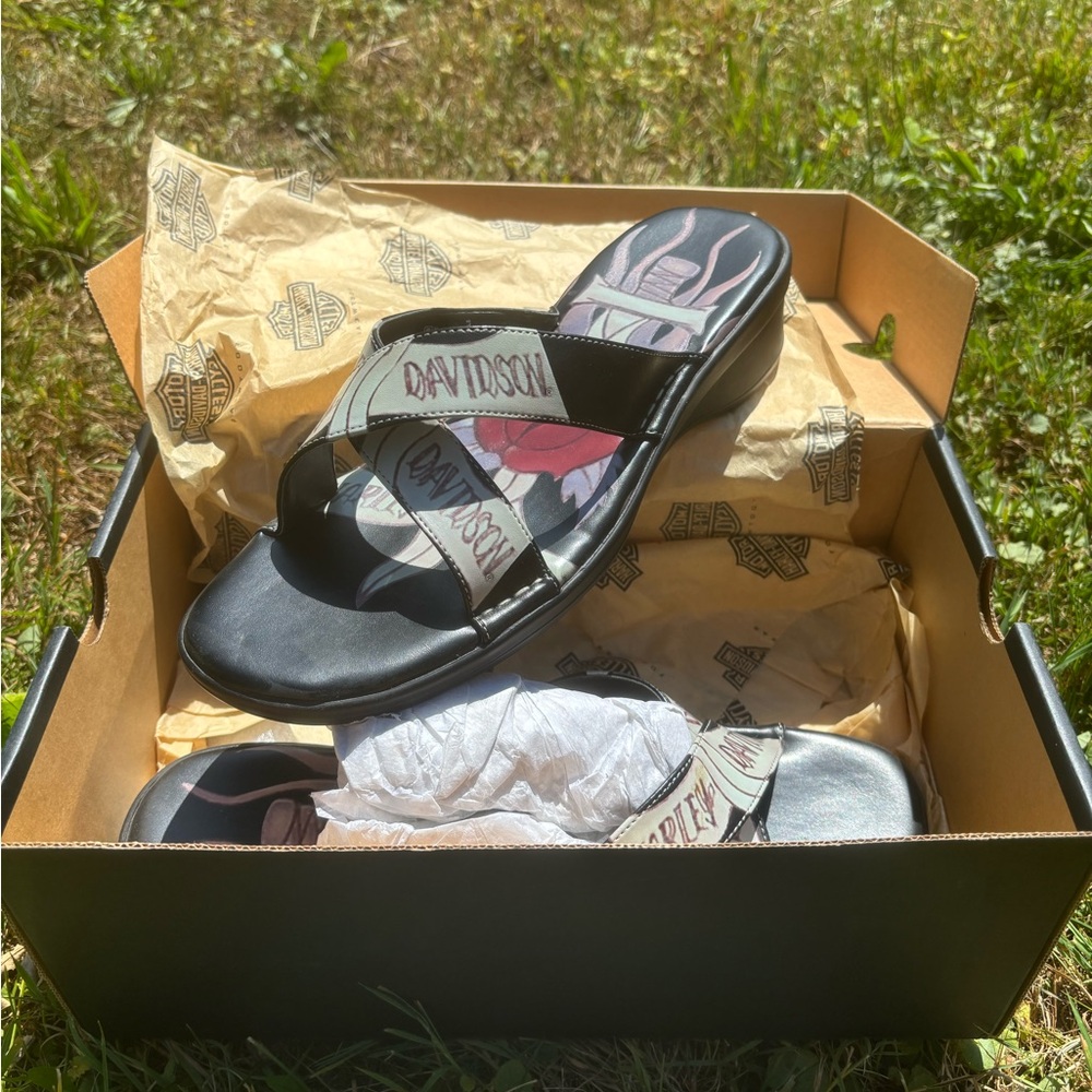 Heart throb Harley sandals 🪽